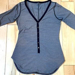 Lululemon shirt size 8